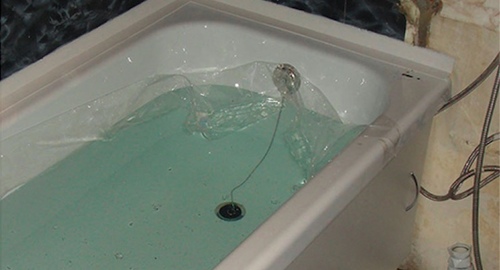 Установкой акрилового вкладыша | Подмоклово